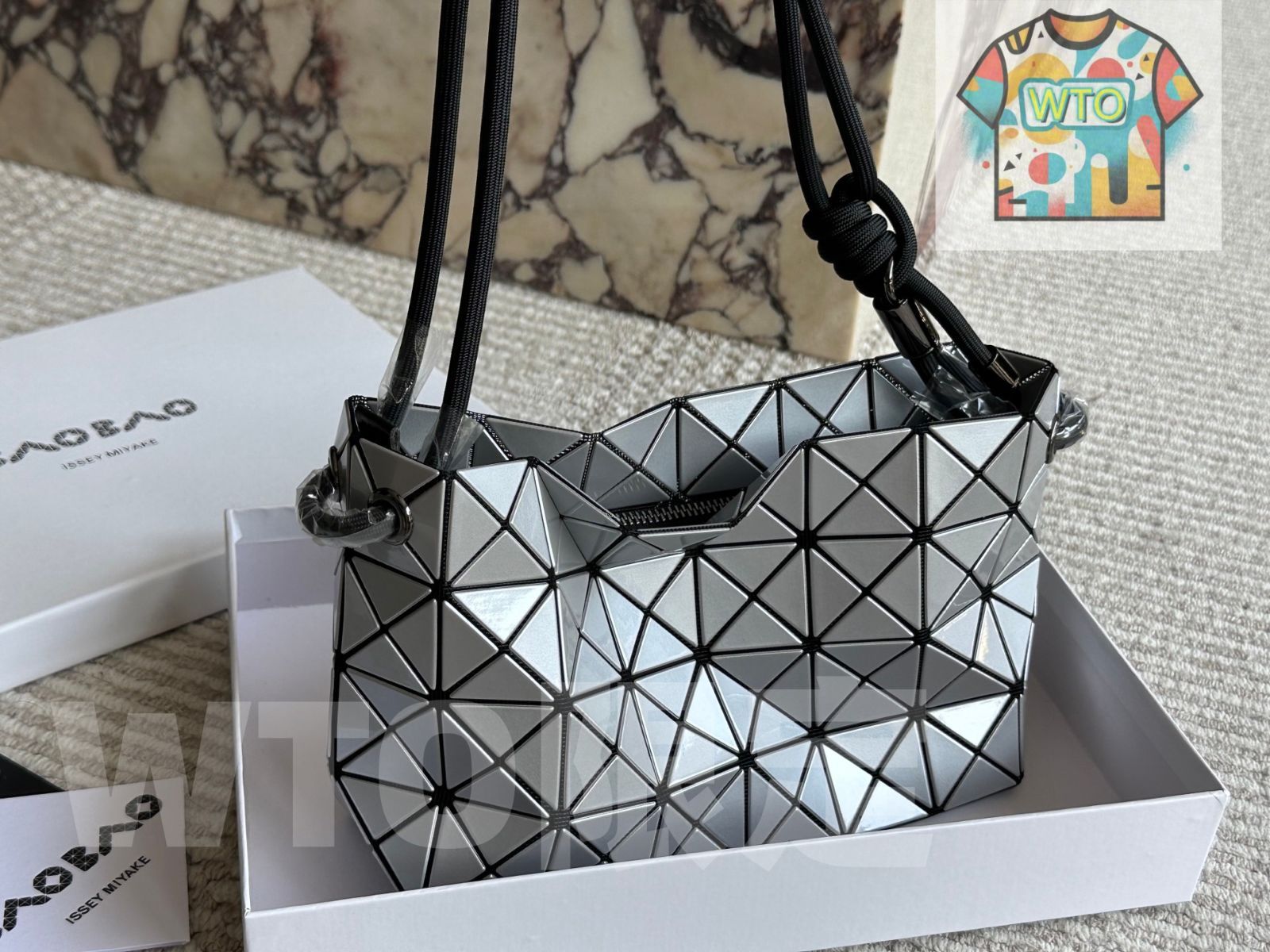 今日 Issey Miyake イッセイミヤケ 生豆腐バッグ ダイヤモンドバッグ風のデザイン