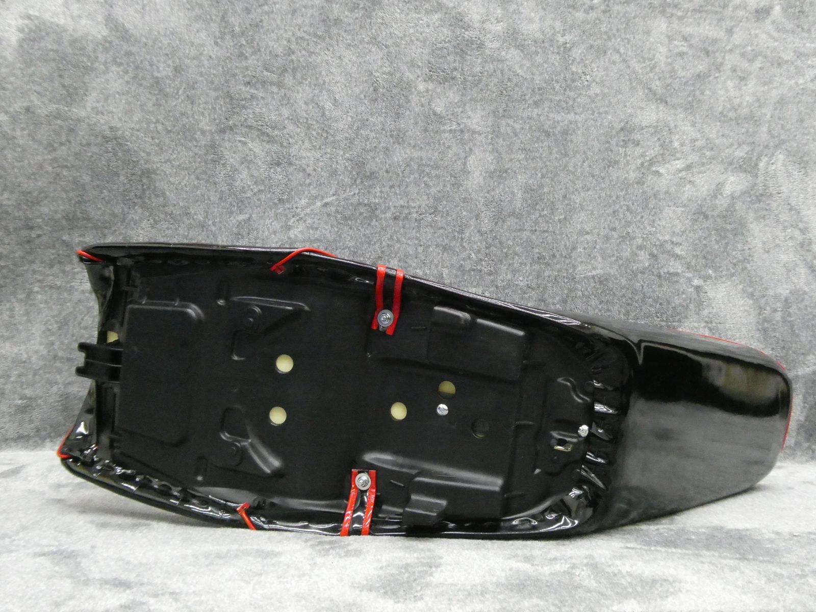 NC39 三段シート cb400sf nc42 スーフォア シート CB400SF NC39 NC42 チョビ三段シート 黒 金パイピング 全年式共用 加工