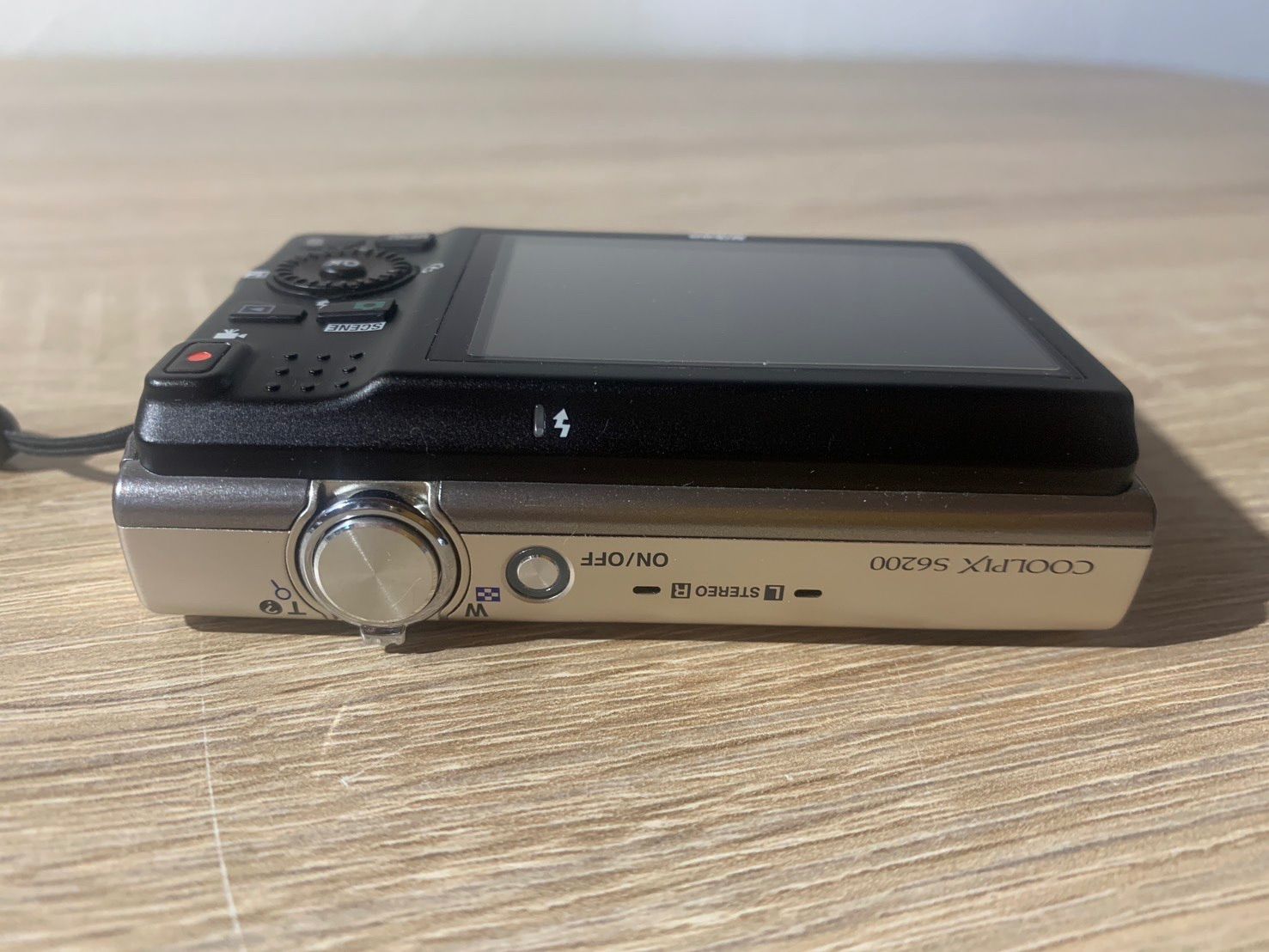 6472 Nikon COOLPIX S6200 シルバー デジカメ - メルカリ