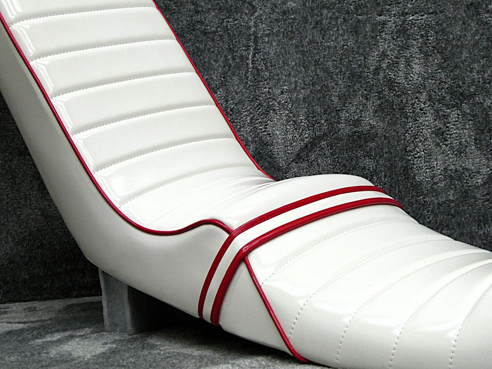 NC39 NC42 CB400SF 白赤エナ 三段シート/ホワイト 前期 後期 最終型3段