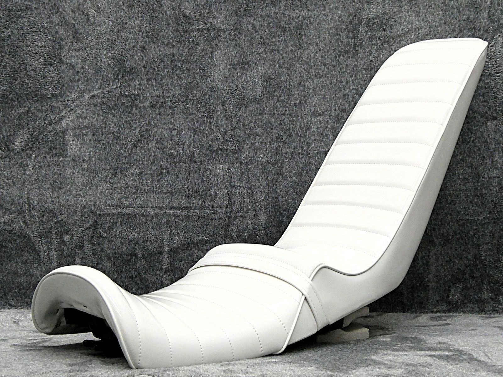 ＮＣ３９　ＮＣ４２　白赤エナ　三段シート５０ｃｍ NC39 NC42 白赤エナ 三段シート 50cm/ CB400SF 【公式通販】