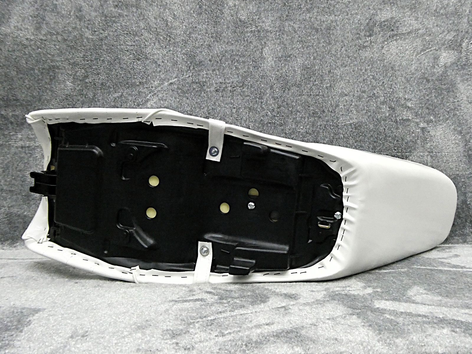 ＮＣ３９　ＮＣ４２　白　エナ　三段シート　５０ｃｍ/ CB400SF 41XO+OpSNPL.jpg_BO30,255,255,