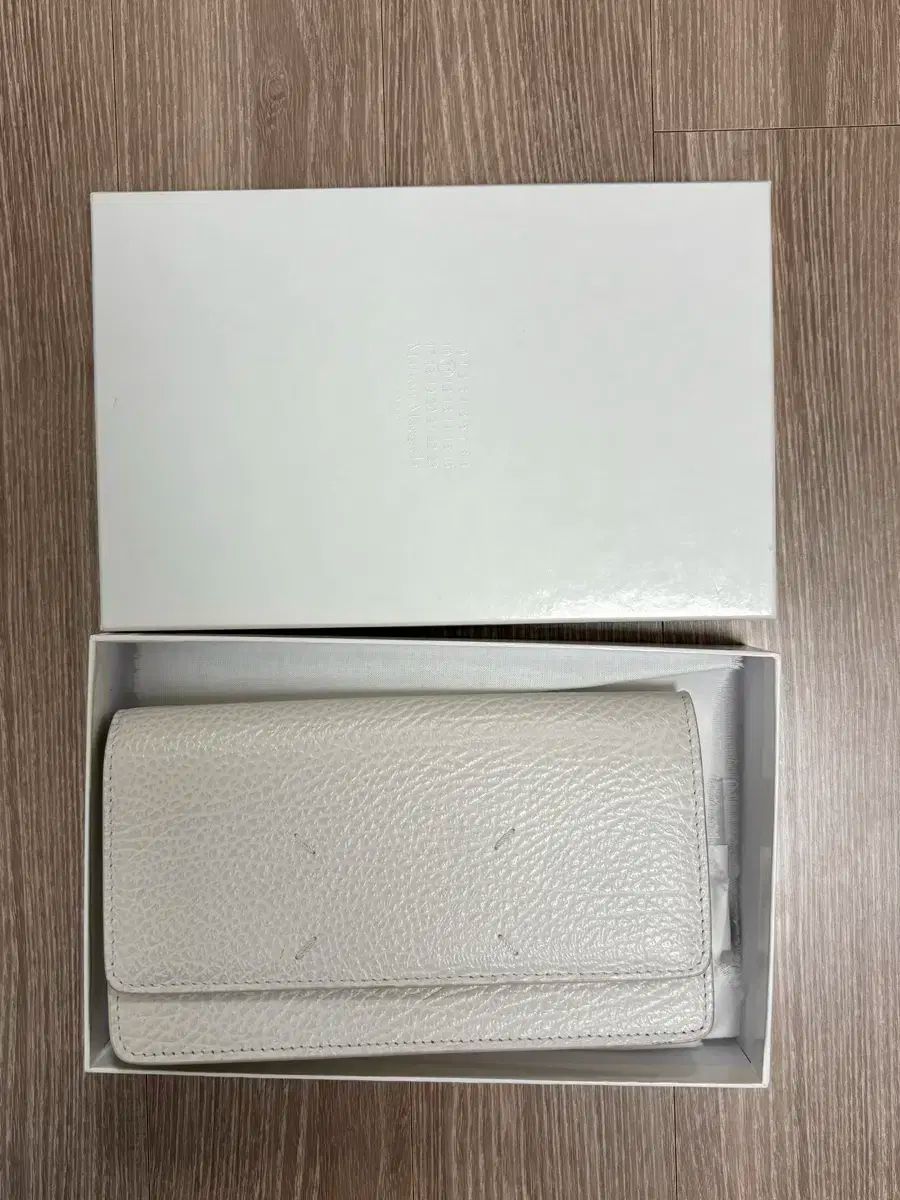 メゾンマルジェラ チェーンバッグ 白