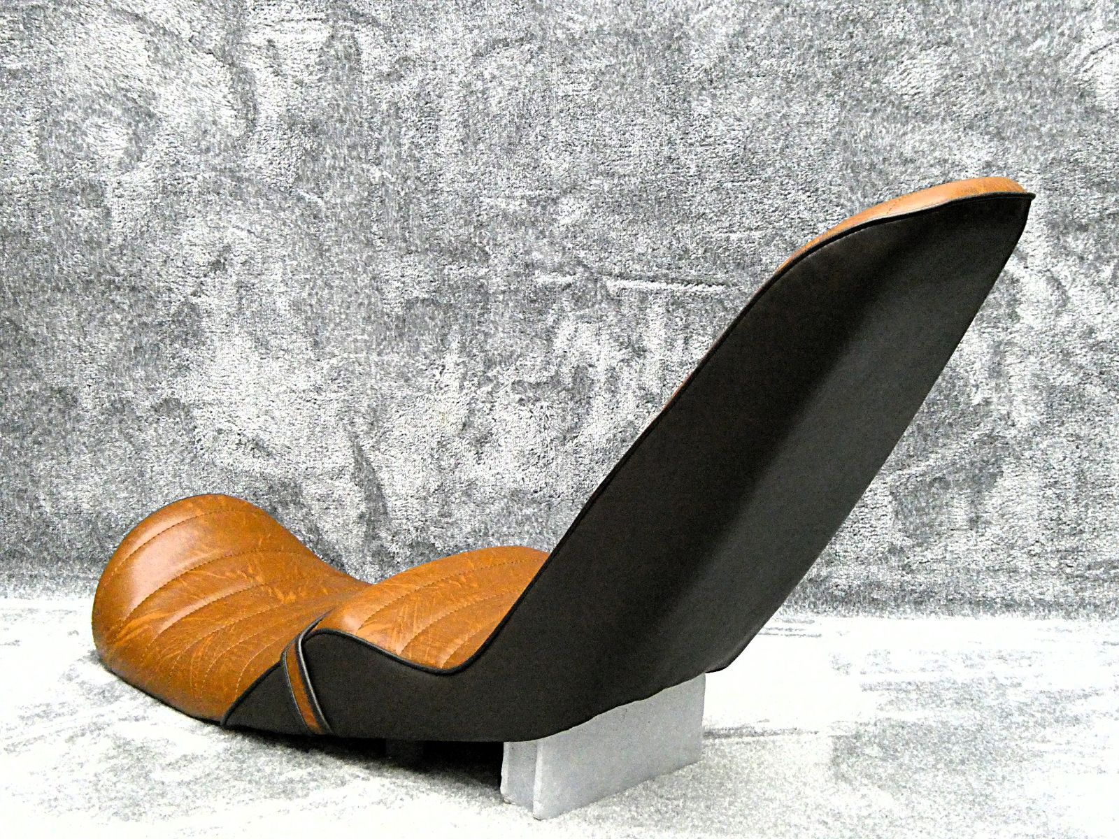 xxx 特注 CB400SF nc39 nc42 茶色 チョビ三 シート 特注 激レア NEW CB400SF nc39 nc42 茶色 チョビ三段シート - メルカリ