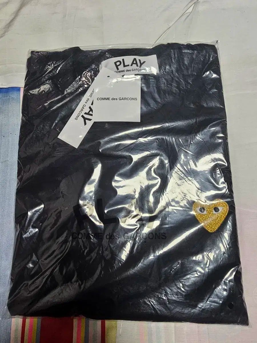 COMME des GARCONS コム・デ・ギャルソン PLAY ブラック 長袖Tシャツ ゴールド ハート