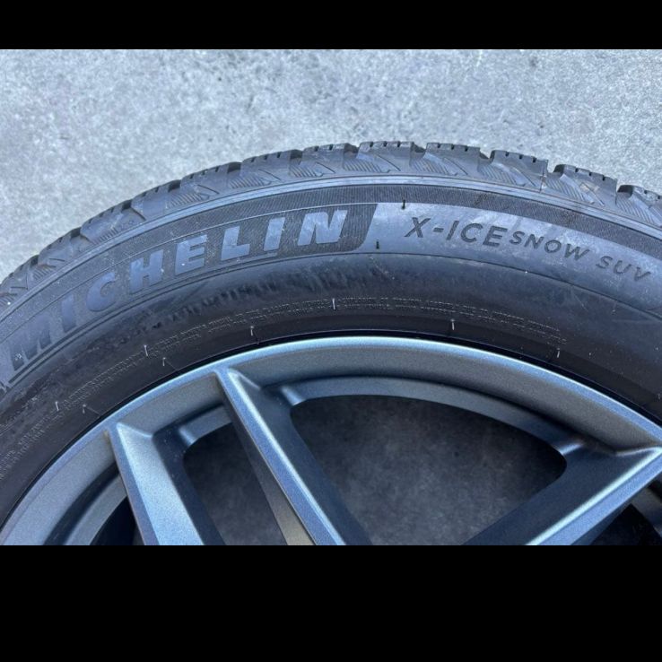 ボルベット 235 55 R 19 ホイール付きスタッドレス4本セット