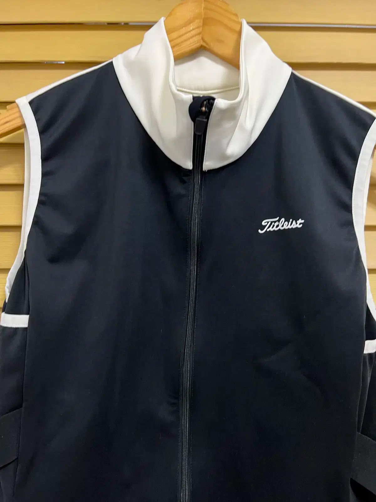 Titleist タイトリスト レディース ブラックアイボリー ゴルフベスト L 95