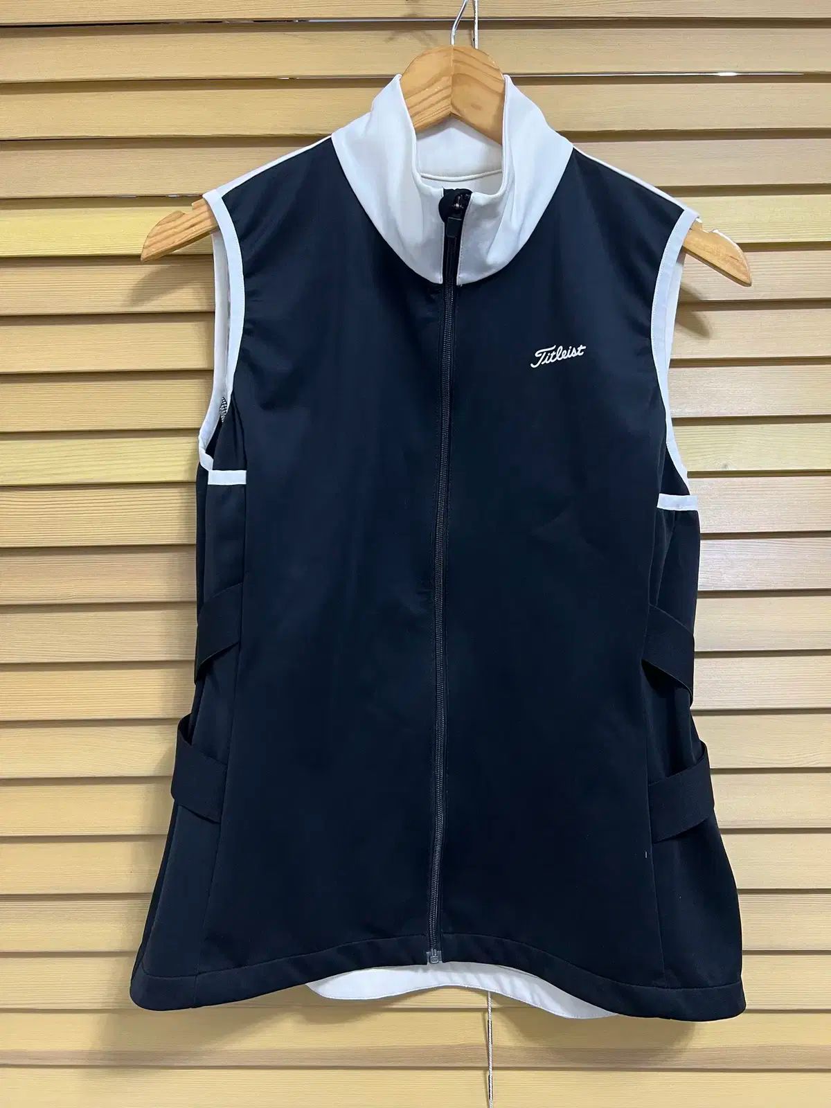 Titleist タイトリスト レディース ブラックアイボリー ゴルフベスト L 95