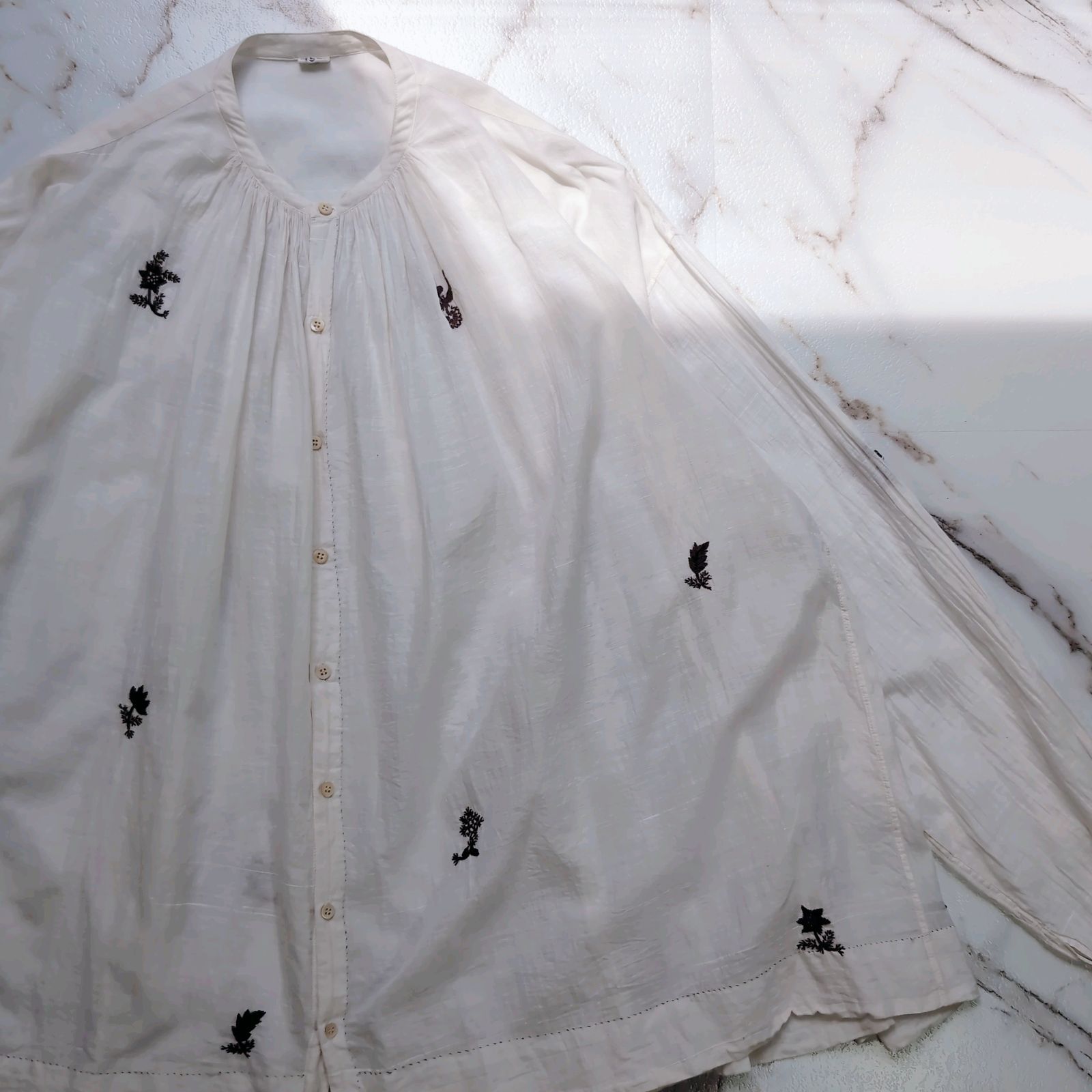 45r タッサ―シルクカディの手刺繍ブラウス 生成 フリーサイズ