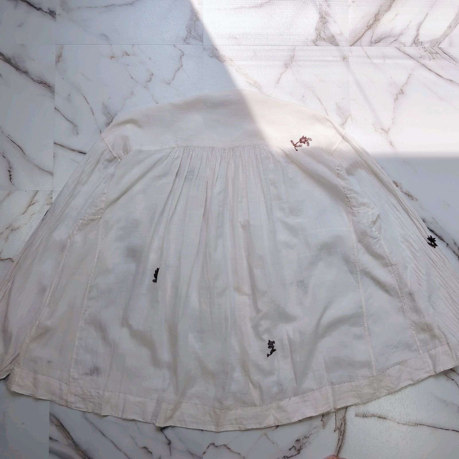 タッサ―シルクカディの手刺繍ブラウス 生成