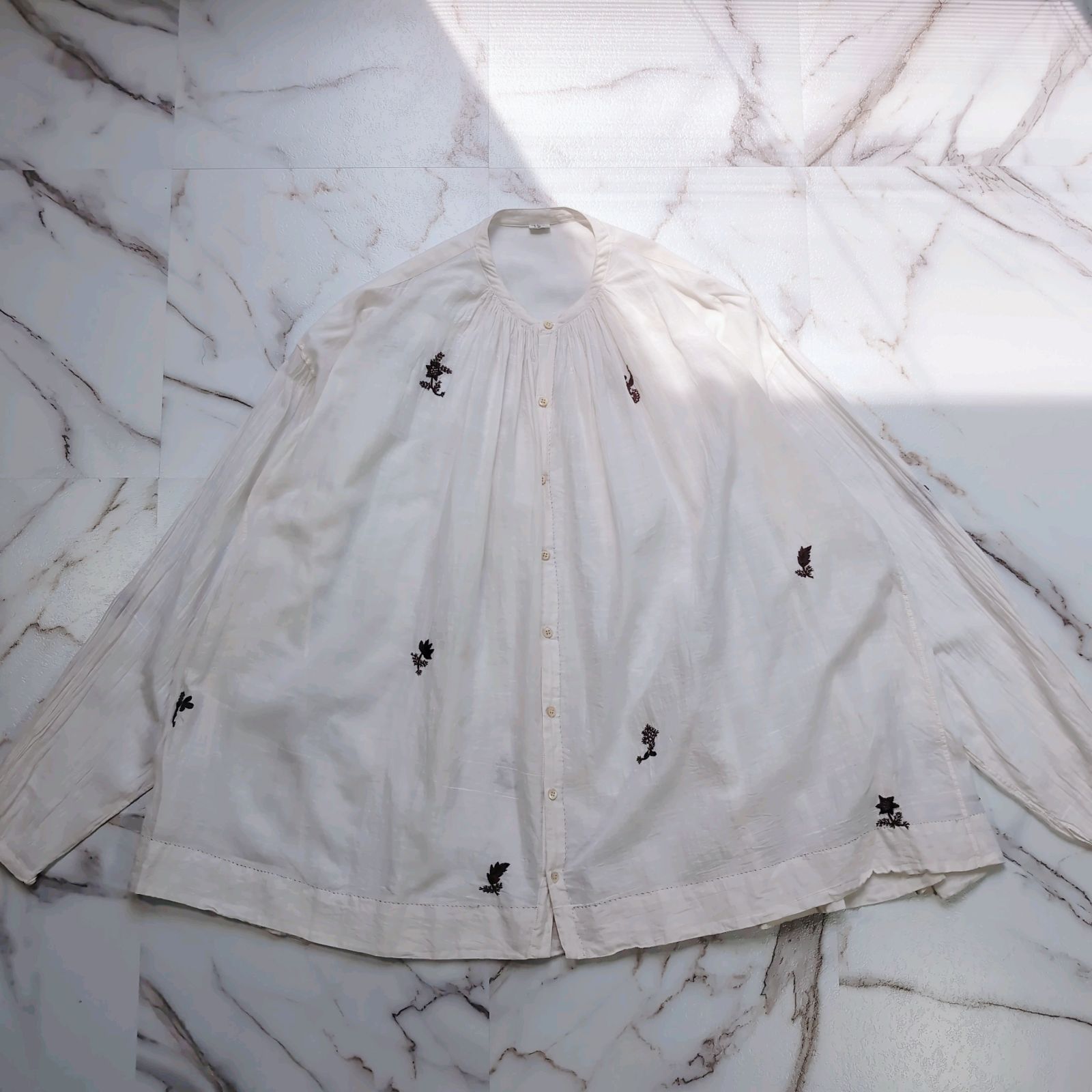 45r タッサ―シルクカディの手刺繍ブラウス 生成 フリーサイズ