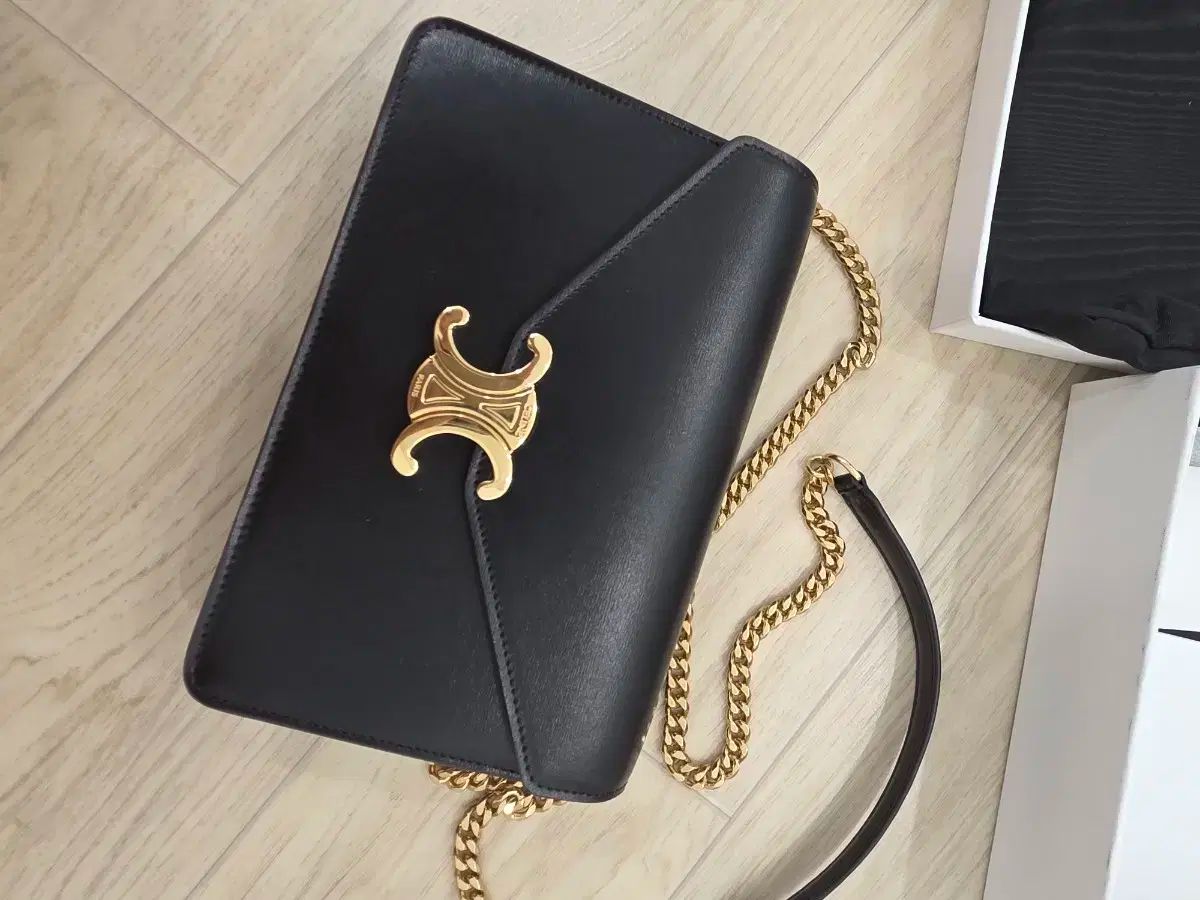 セリーヌ woc マーゴ チェンジ財布 ブラック カーフスキン