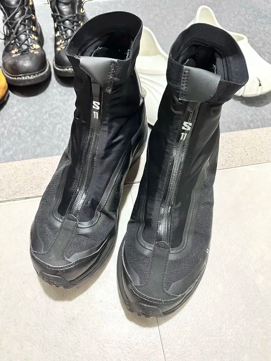 サロモン 11 by ボリス ビザン サベリ バンバ2 トリプル ブラック