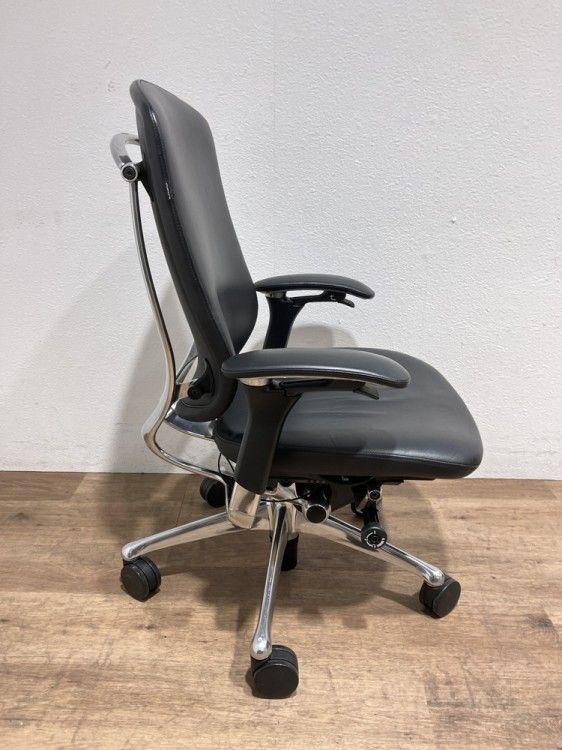 可動肘付コンテッサチェア