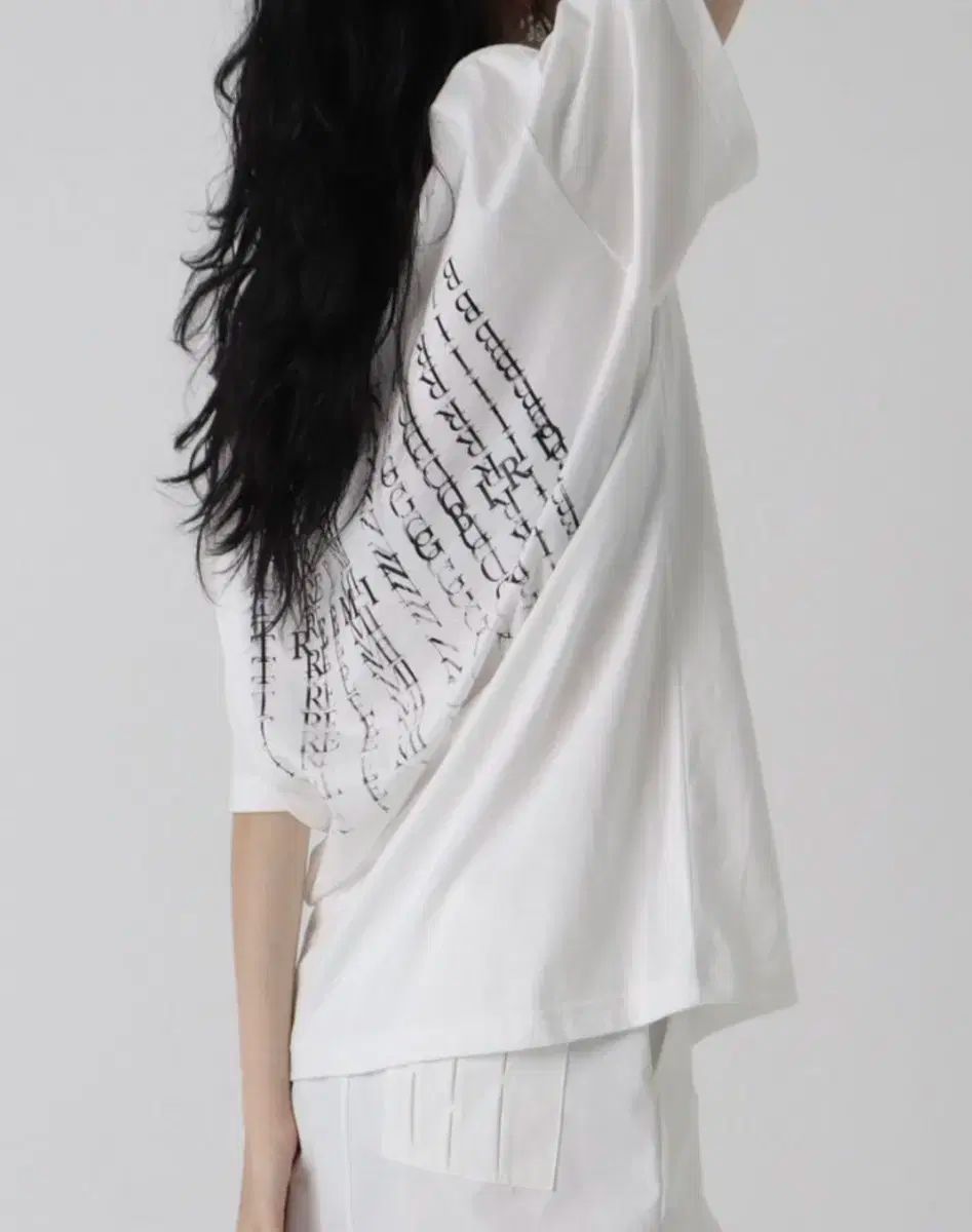 TREEMINGBIRD オーバーサイズ Tシャツ ブラック 半袖です COLOR ブラック 写真と全く同じです