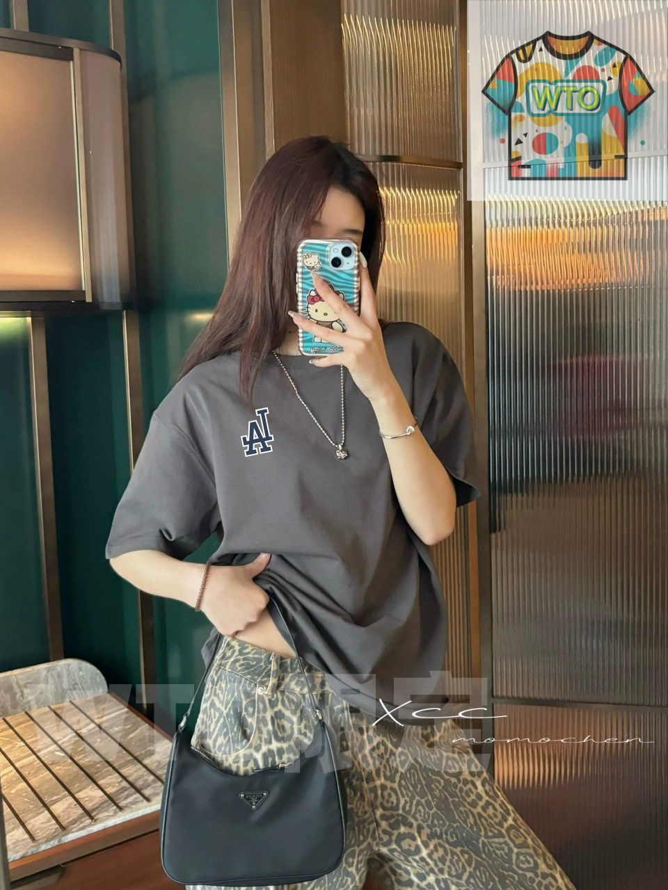 この半袖は MLB と NY ヤンキーズのコラボレーションシリーズの 1 点で LA のブループリントが特徴的なデザインで ファッション性と個性を兼ね備えており 男女兼用でカップル着としても最適です WTO輸入1