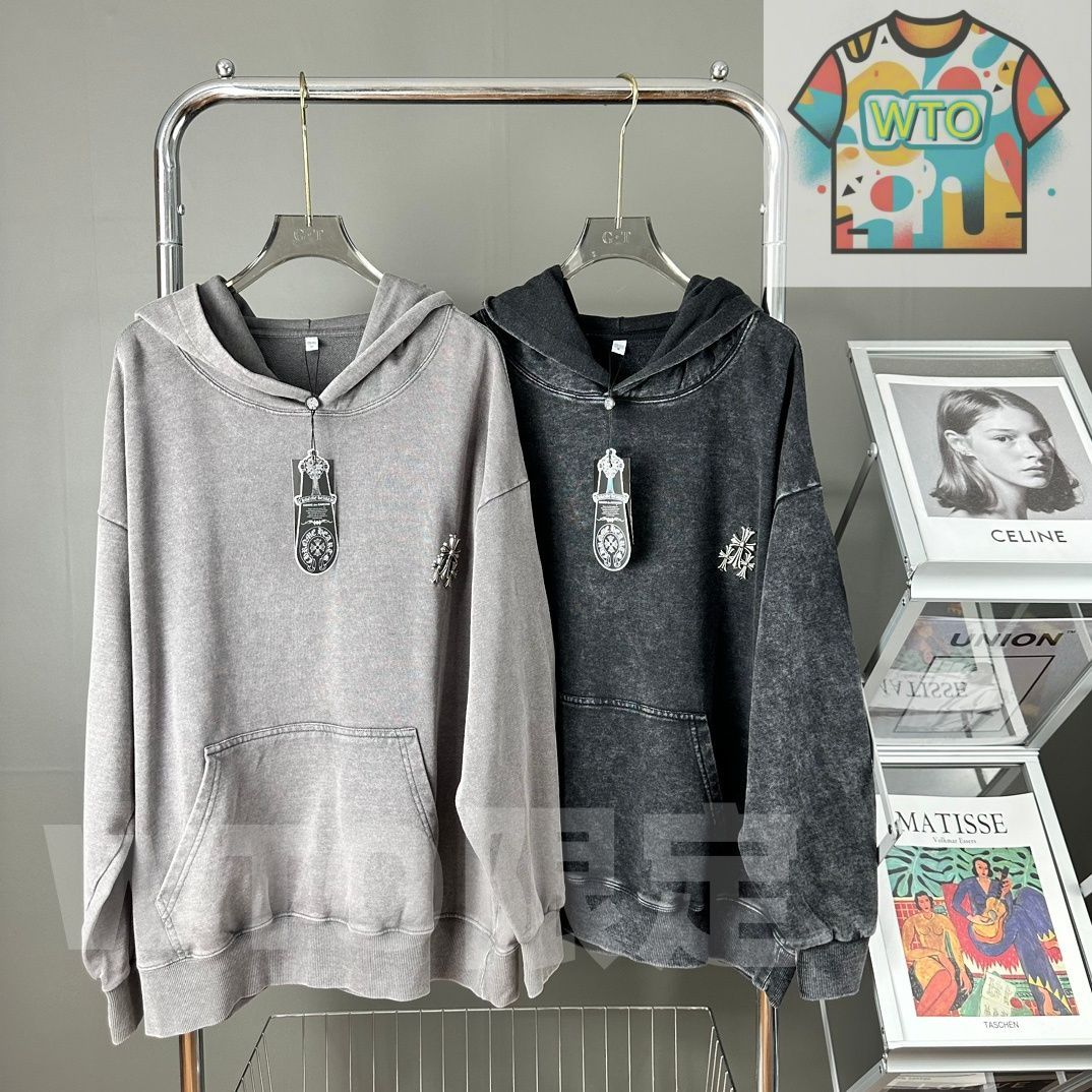 クローム ハーツ Chrome Hearts 2025 年初秋の新モデル 水洗い仕上げのアンティーク風雪の十字架入り水洗いフード付きパルオーバーセーター -WTO輸入1