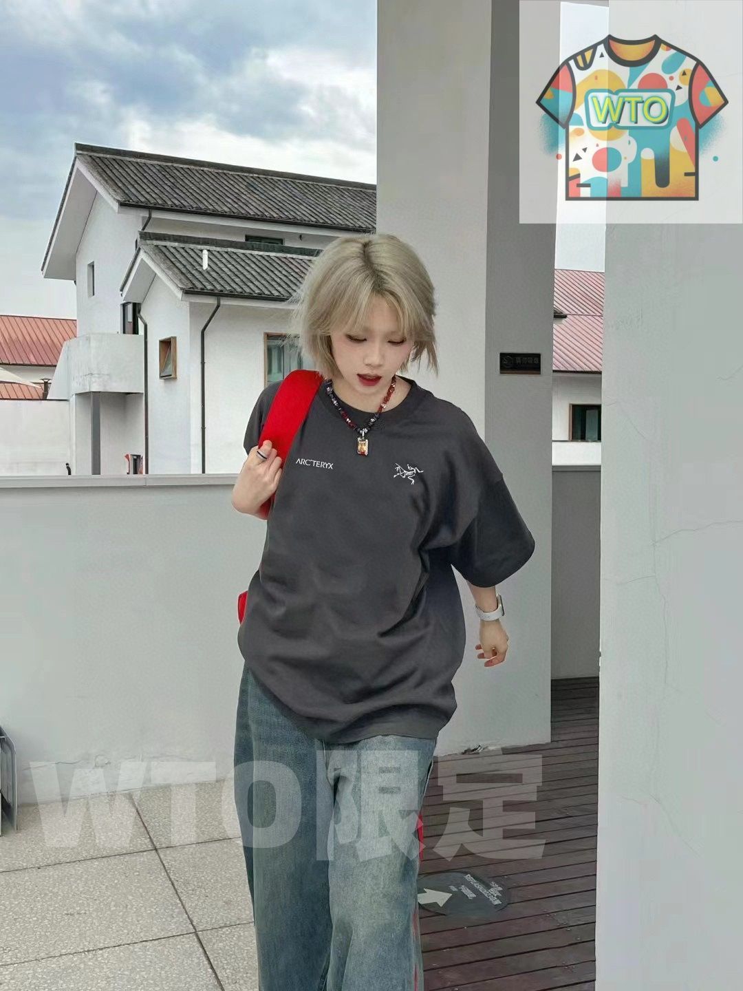 最新モデルのロゴアルファベットプリント