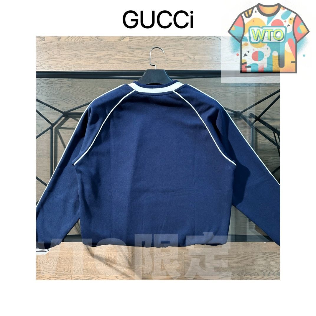 アルファベット刺繍ロゴの丸首フード付き長袖セーター