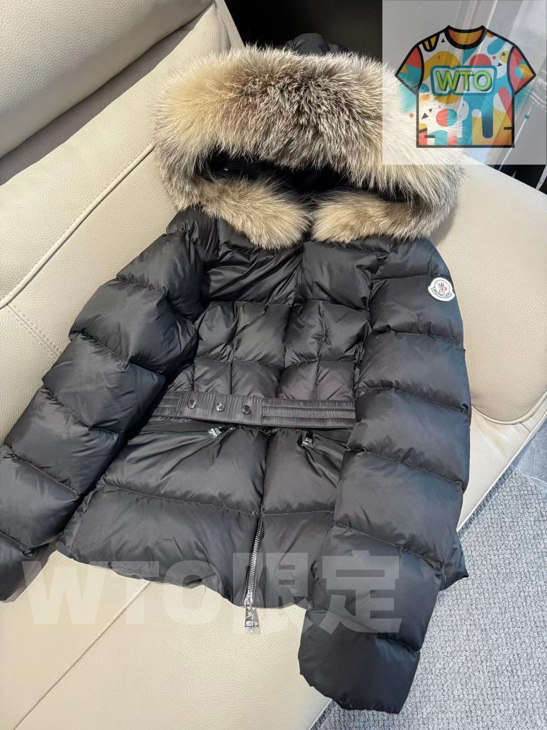 MONCLERモンクレール 黒 ダウンジャケット フード付き ウエストベルト 茶色の襟| |