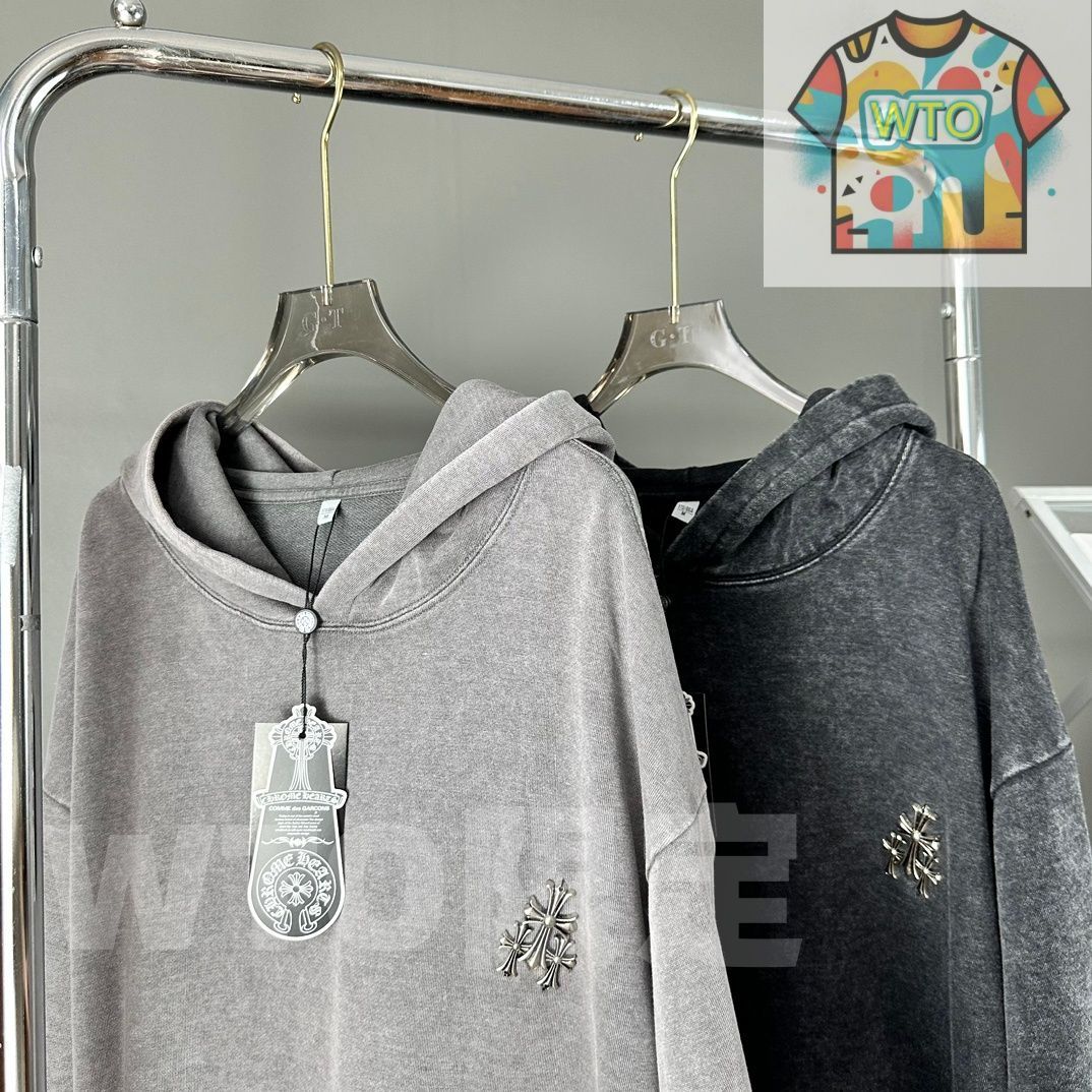 クローム ハーツ Chrome Hearts 2025 年初秋の新モデル 水洗い仕上げのアンティーク風雪の十字架入り水洗いフード付きパルオーバーセーター WTO輸入1