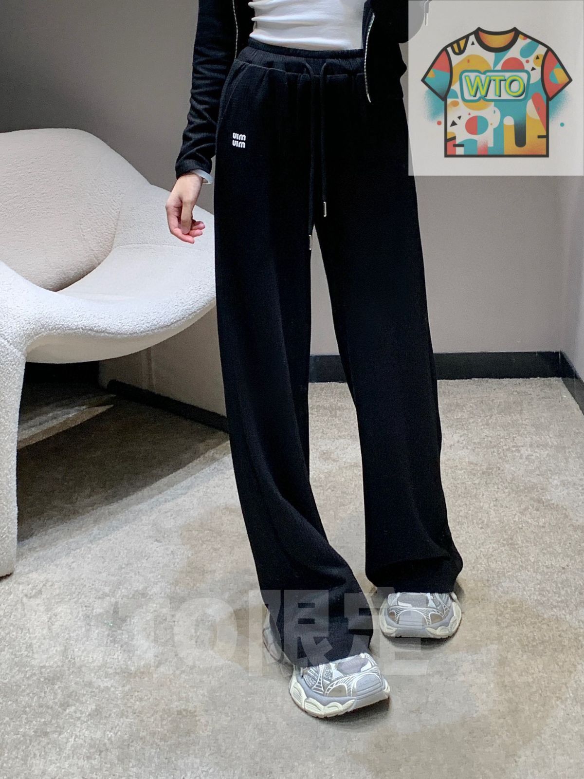 ミュウミュウ Miumiu アルファベット入りフード付きダブルヘッドジップアウターとゴムウエストのレジャー長パンツのセット WTO輸入1