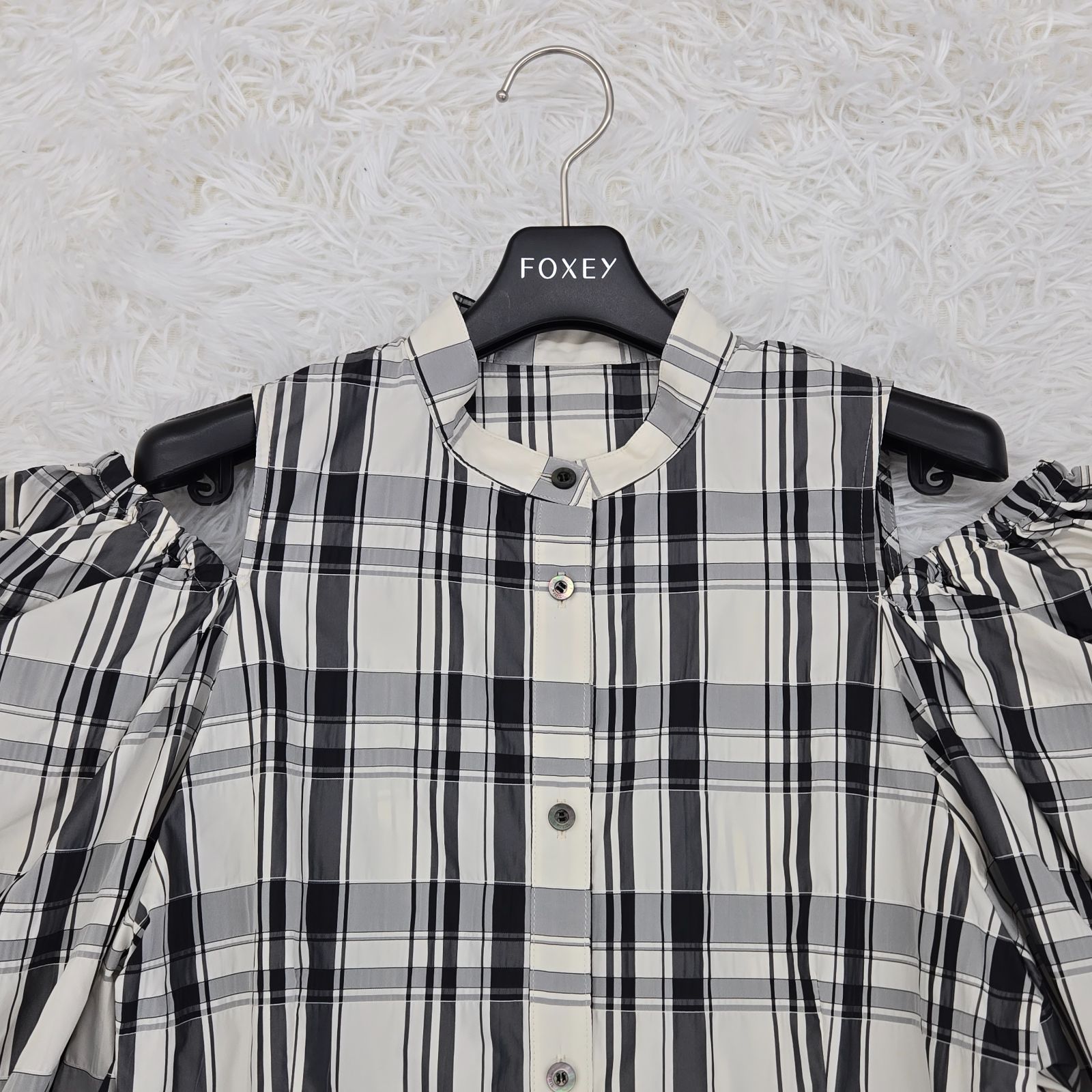 メモリータフタチェックブラウス ロゴボタン