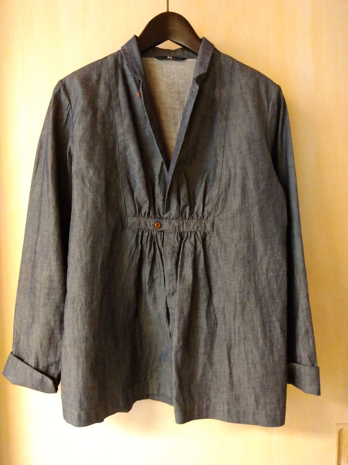 M24 45R フォーティーファイブアール シルキーデニムブラウス コットンデザインシャツブラウス サイズ3 エレガント ダンガリー 濃いめネイビー ウエストシェイプ 薄手デニムシャツ インディゴ 7013066