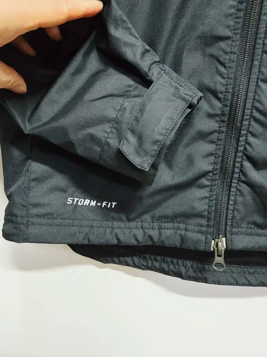 ウィンドブレーカー