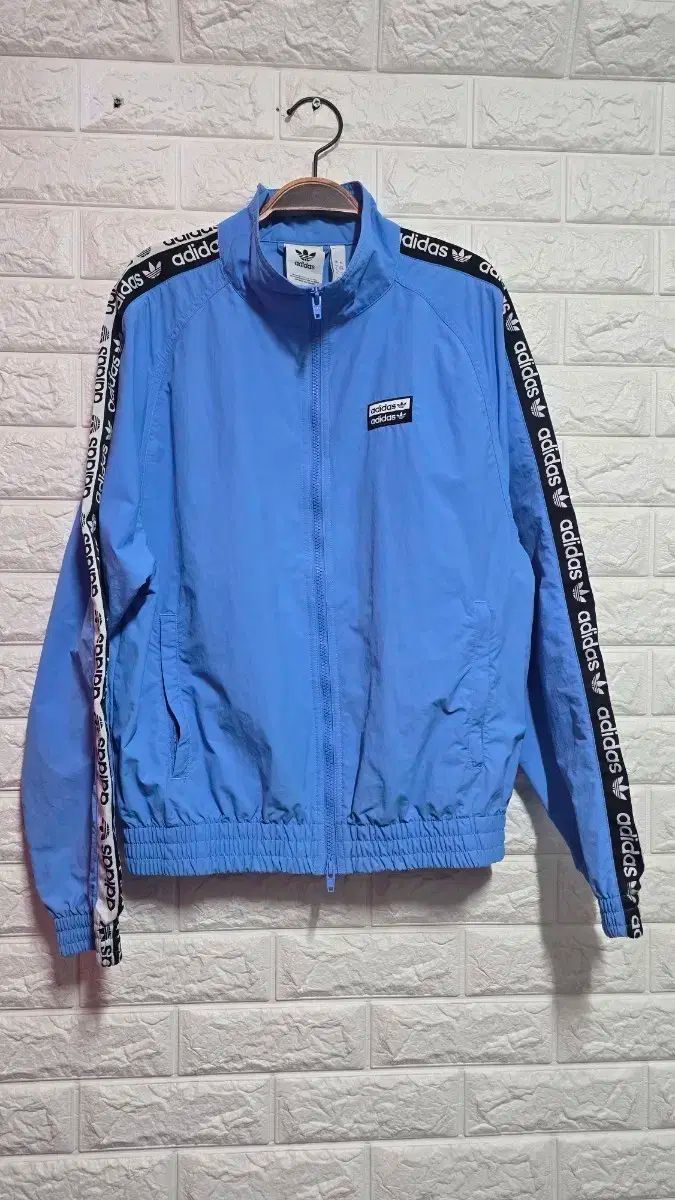 アディダス シャカシャカ素材 ジャケット アウター