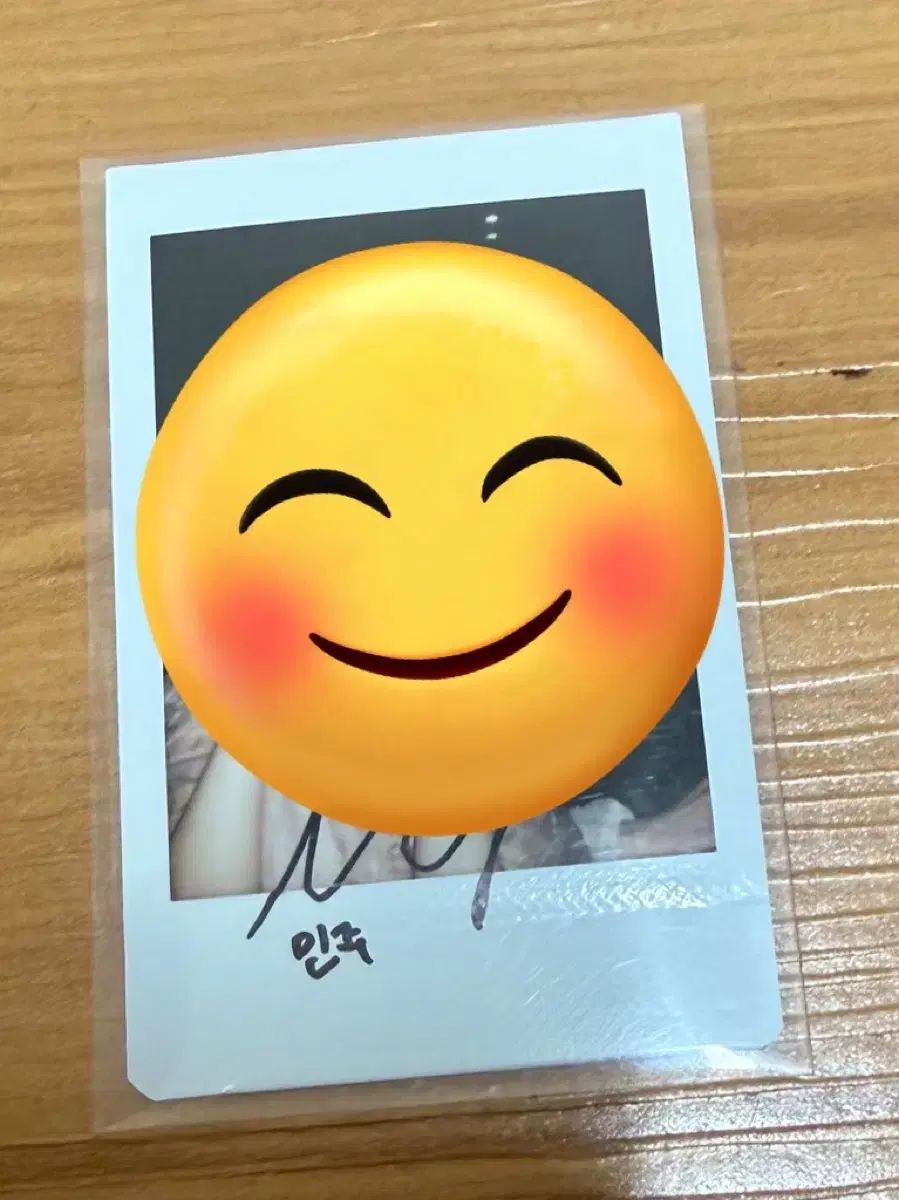 IZ ONE アイズワン ミンジュ MINJU サイン タートルネック