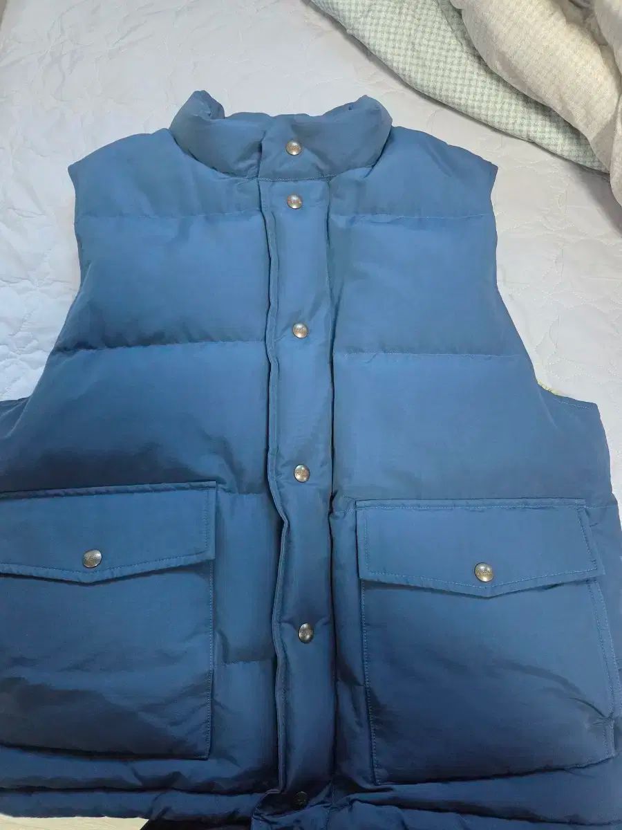 カーキス trail down vest blue mサイズ