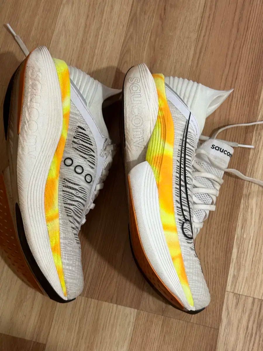 Saucony サッカニー