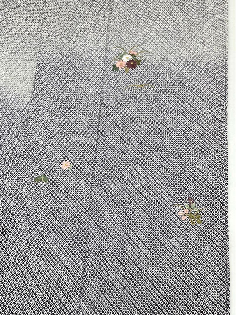 総絞り 刺繍 付け下げ 正絹 パールトーン加工済 A068 - メルカリ