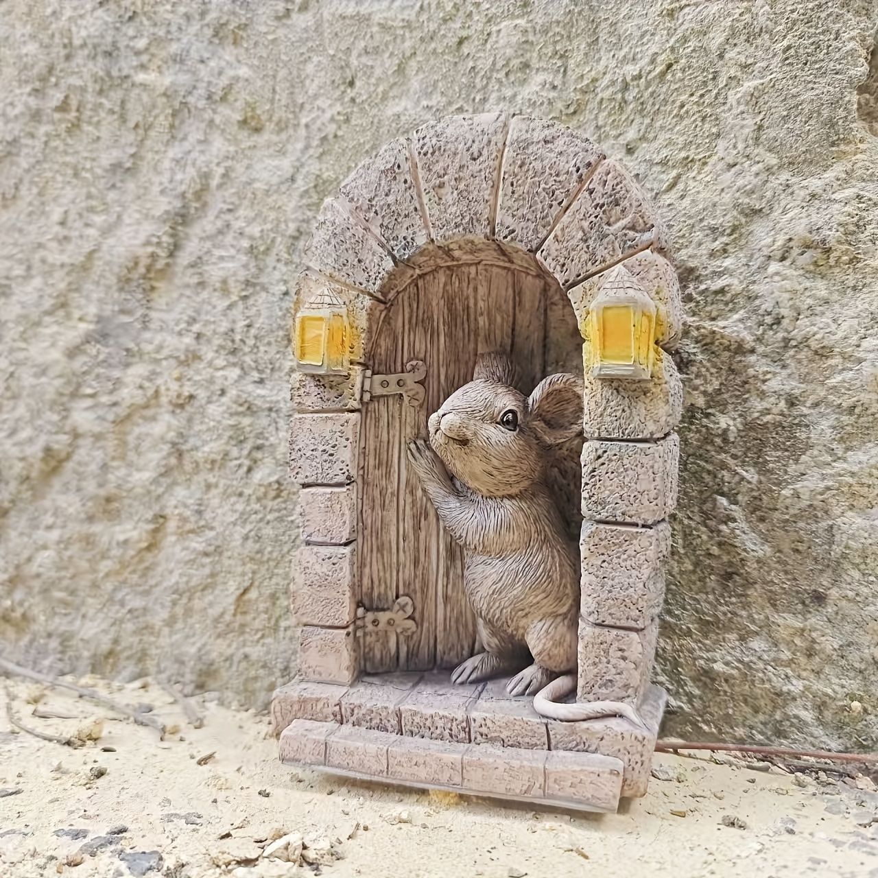 置物 オブジェ ガーデンオーナメント ドアを開けているネズミ ねずみ