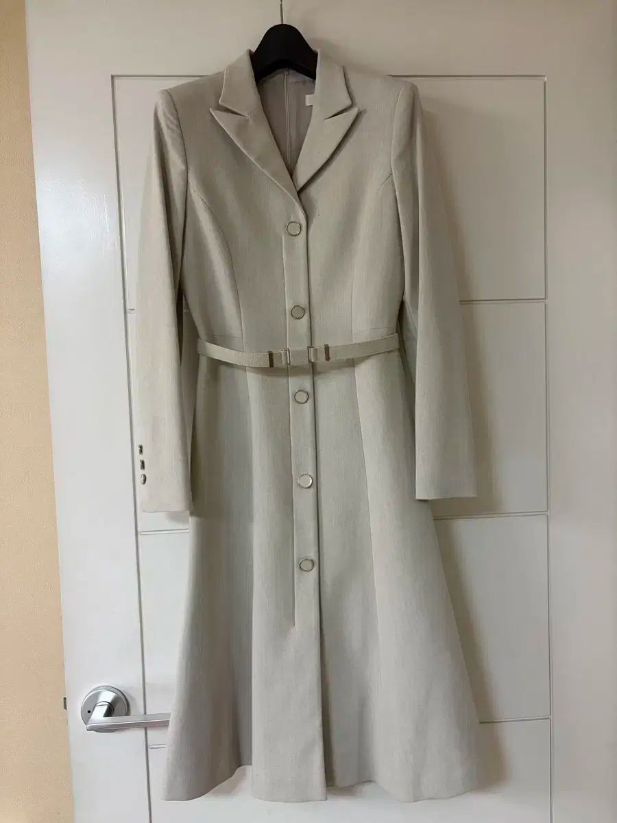 デコ ベージュ Aライン スーツ ワンピース