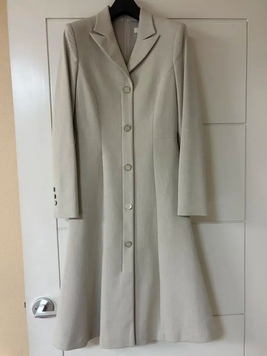 デコ ベージュ Aライン スーツ ワンピース