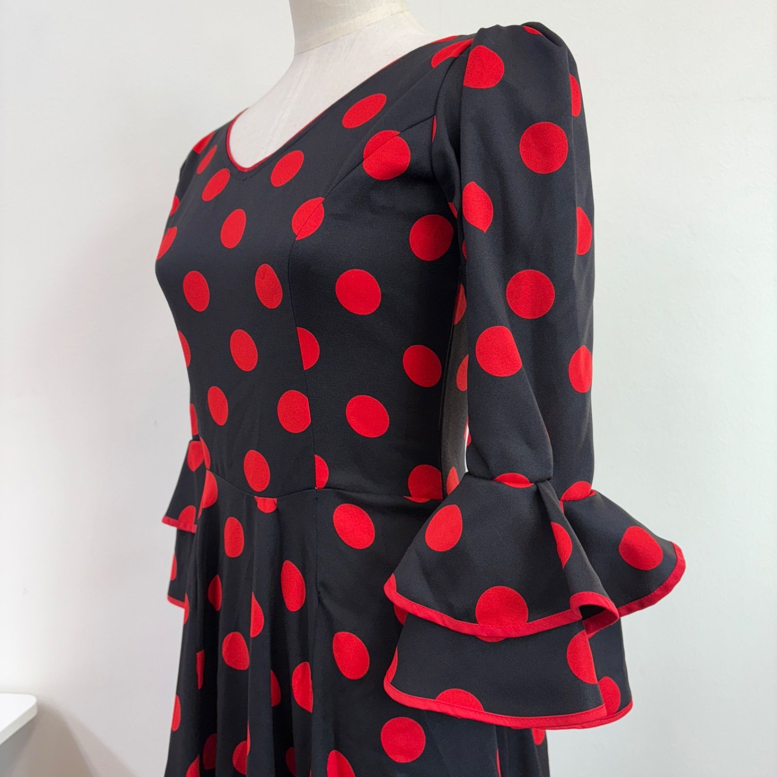 フラメンコ衣装 ドレス フリル 赤 黒 ドット 七分袖 - メルカリ