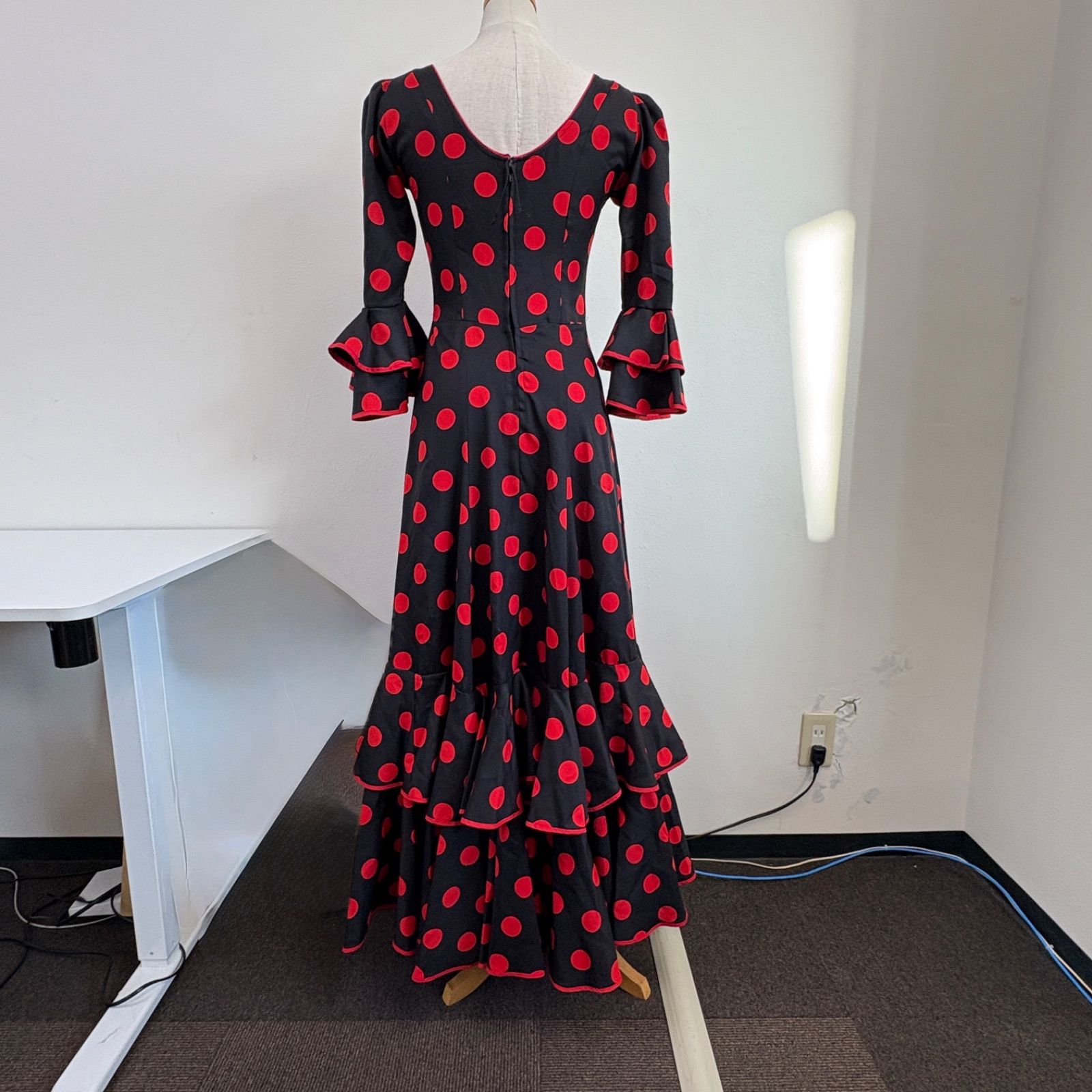 フラメンコ衣装 ドレス フリル 赤 黒 ドット 七分袖 - メルカリ