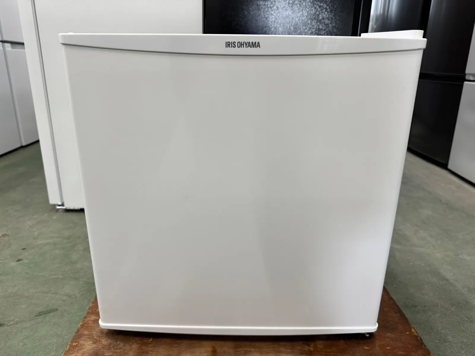 大阪送料無料★3か月保障★冷蔵庫★2018年★IRR-A051D-W★R-220 大阪送料無料☆3か月保障☆冷蔵庫☆2018年☆IRR-A051D-W☆R-220 - メルカリ