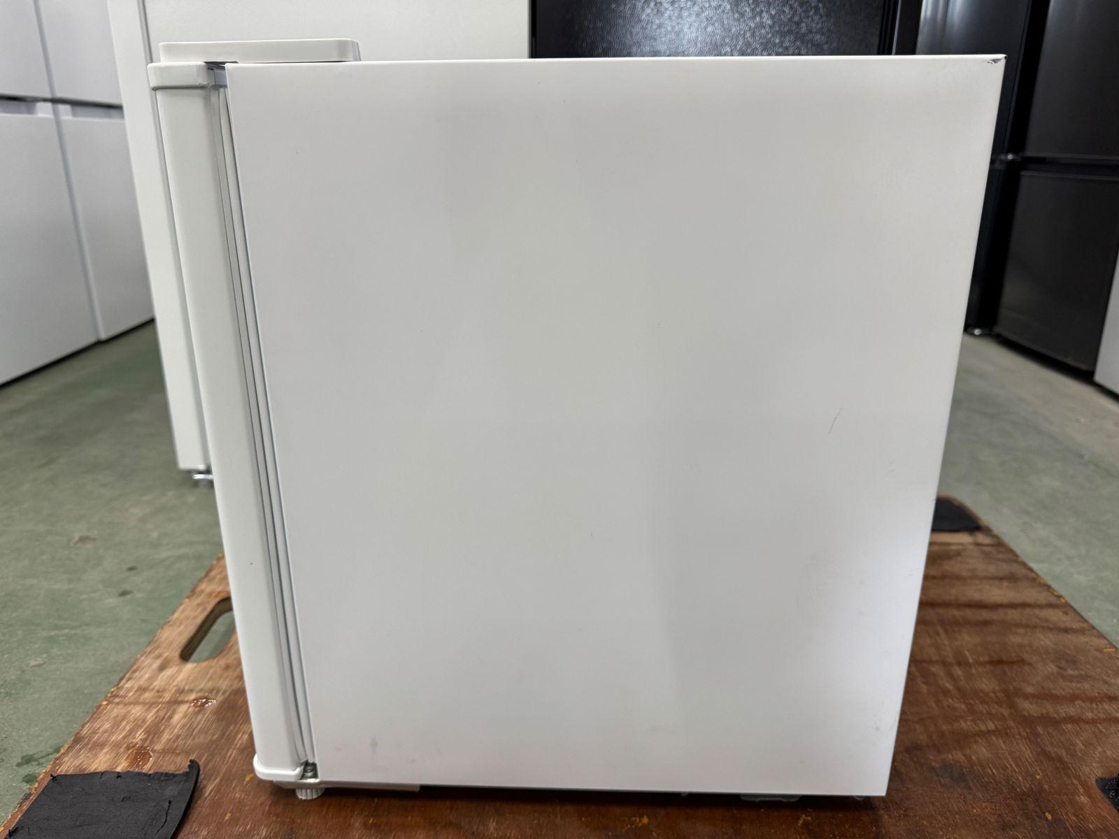 大阪送料無料★3か月保障★冷蔵庫★2018年★IRR-A051D-W★R-220 大阪送料無料☆3か月保障付き☆冷蔵庫☆アイリスオーヤマ☆1ドア☆2018