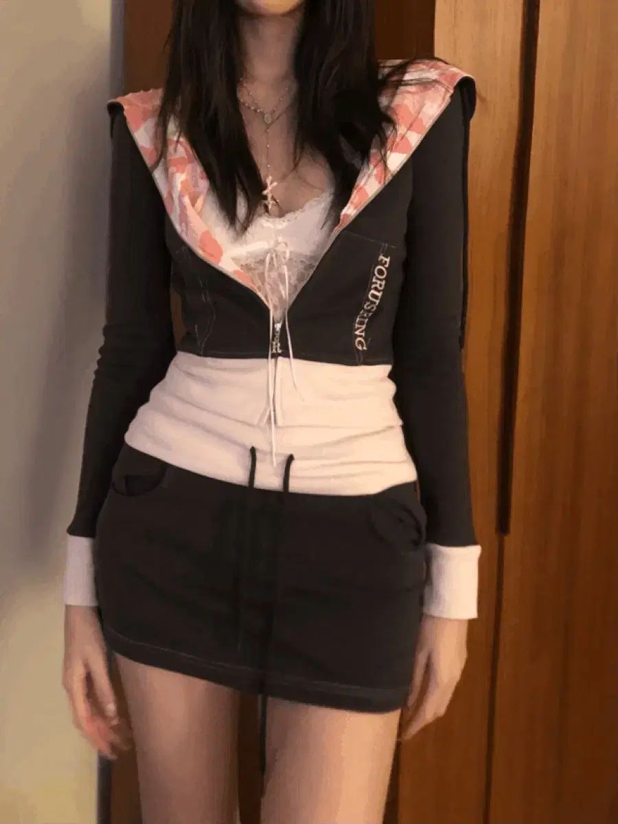 ポーリング ベベ カーゴ チャコール セットアップ