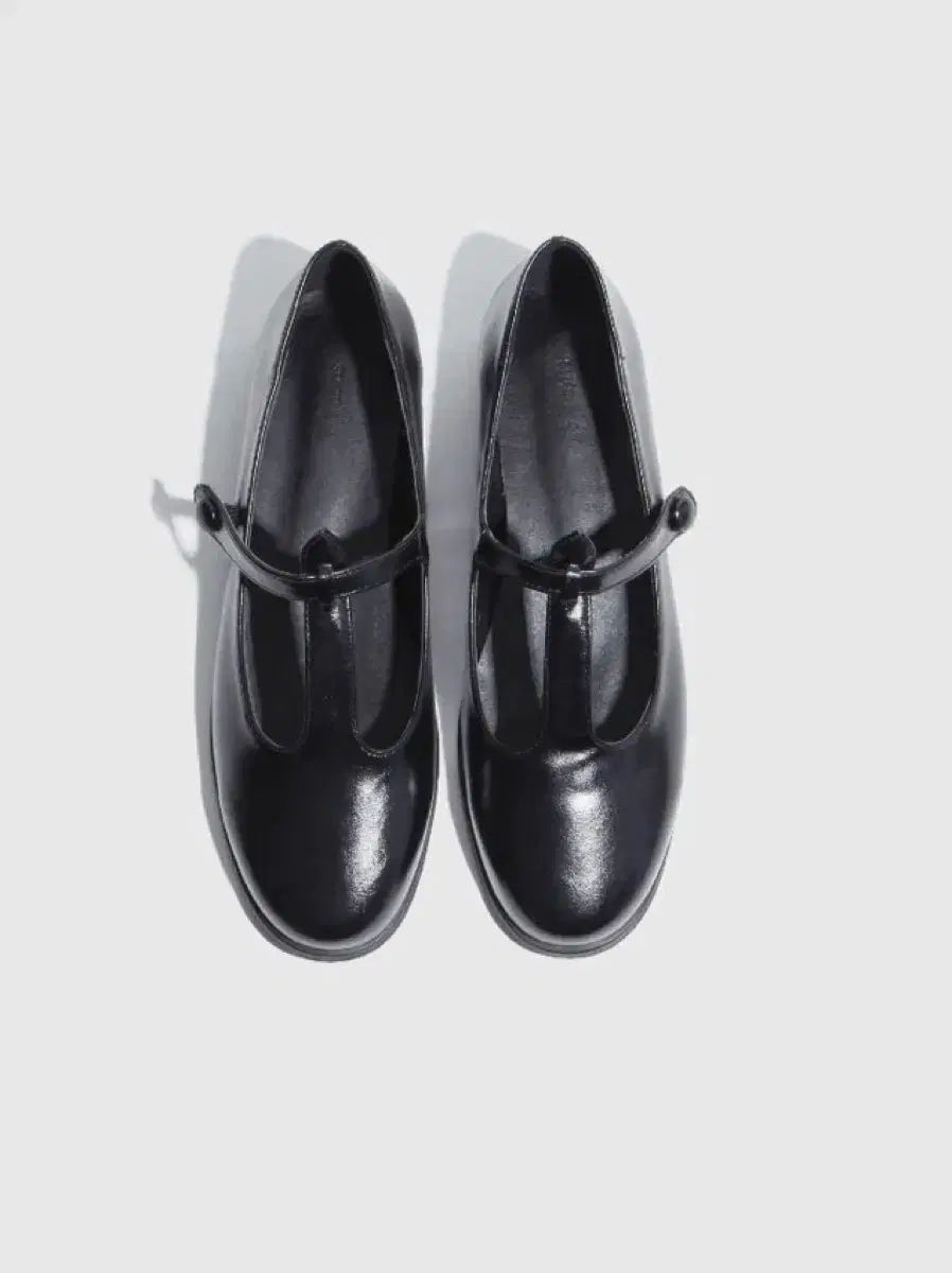 コモレビミュージアム バックル メリージェーン