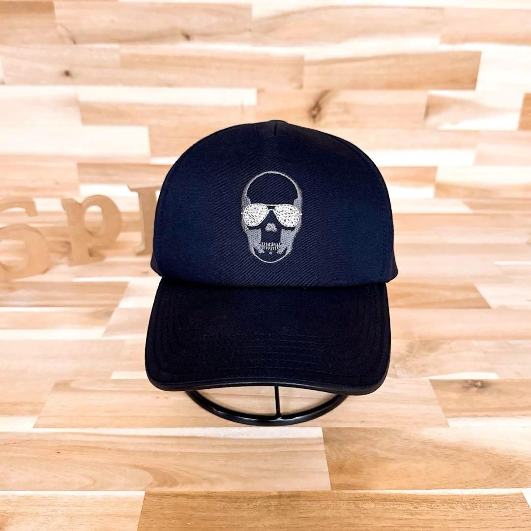 ルシアンペラフィネ ラインストーン グラス スカル ロゴ キャップ 紺×白