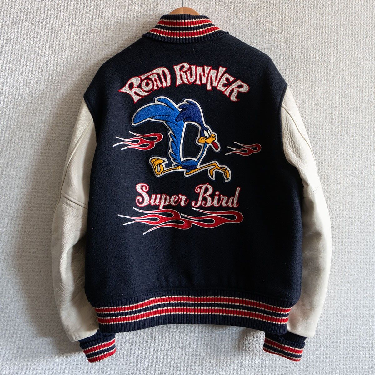 WHITESVILLE ×LOONEY TUNES フルデコ レザースリーブ スタジャン 42 スタジアムジャンパー ホワイツビル 25110493