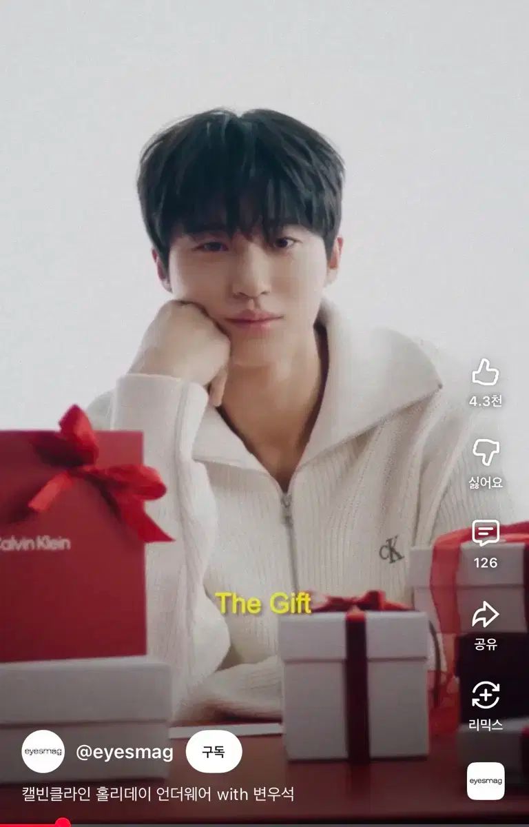 ビョンウソク Calvin Klein ジーン 白 ハーフ ジップアップ プルオーバー セーター ニット