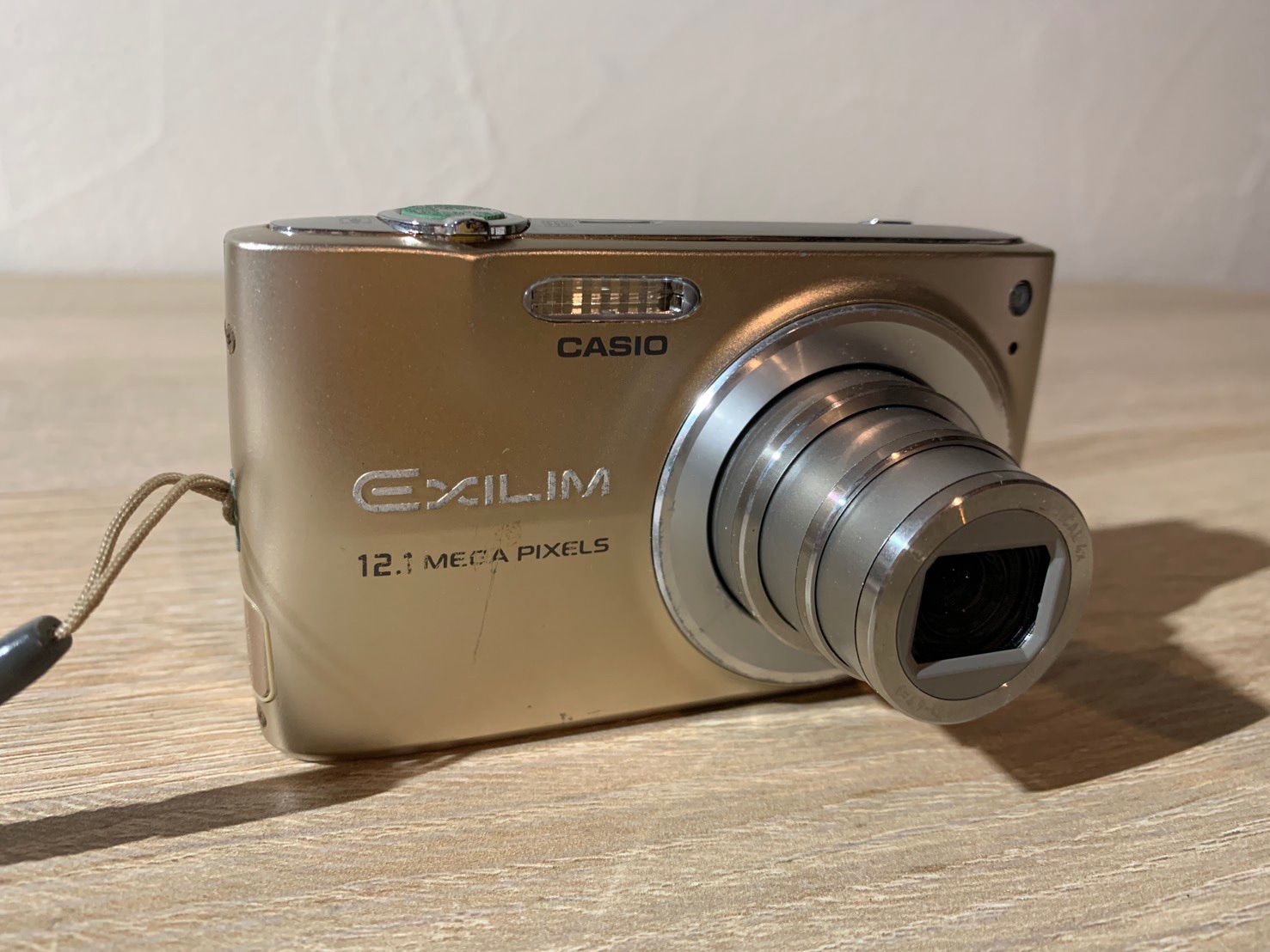 ゴールド デジカメ