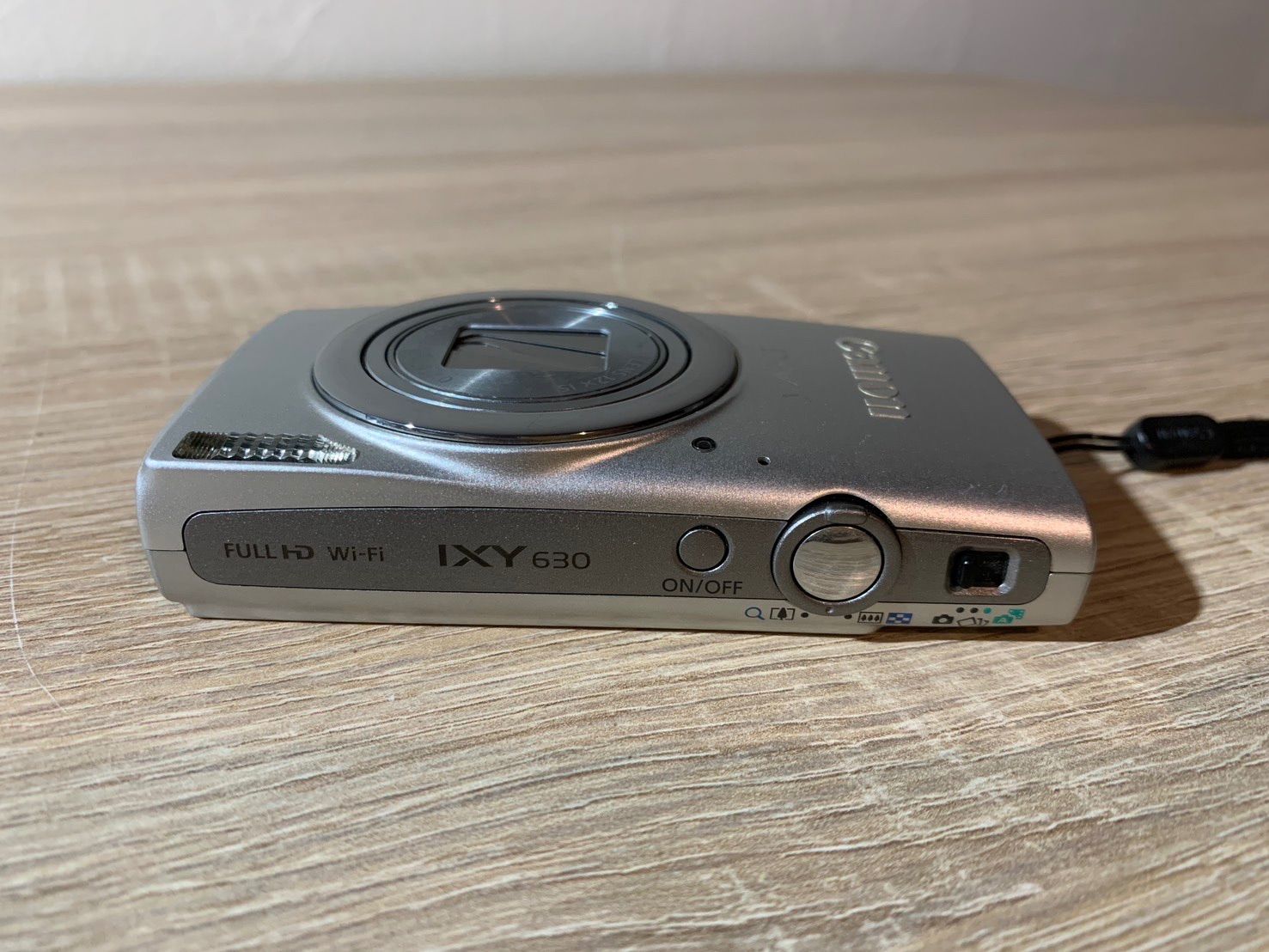 シルバー デジカメ