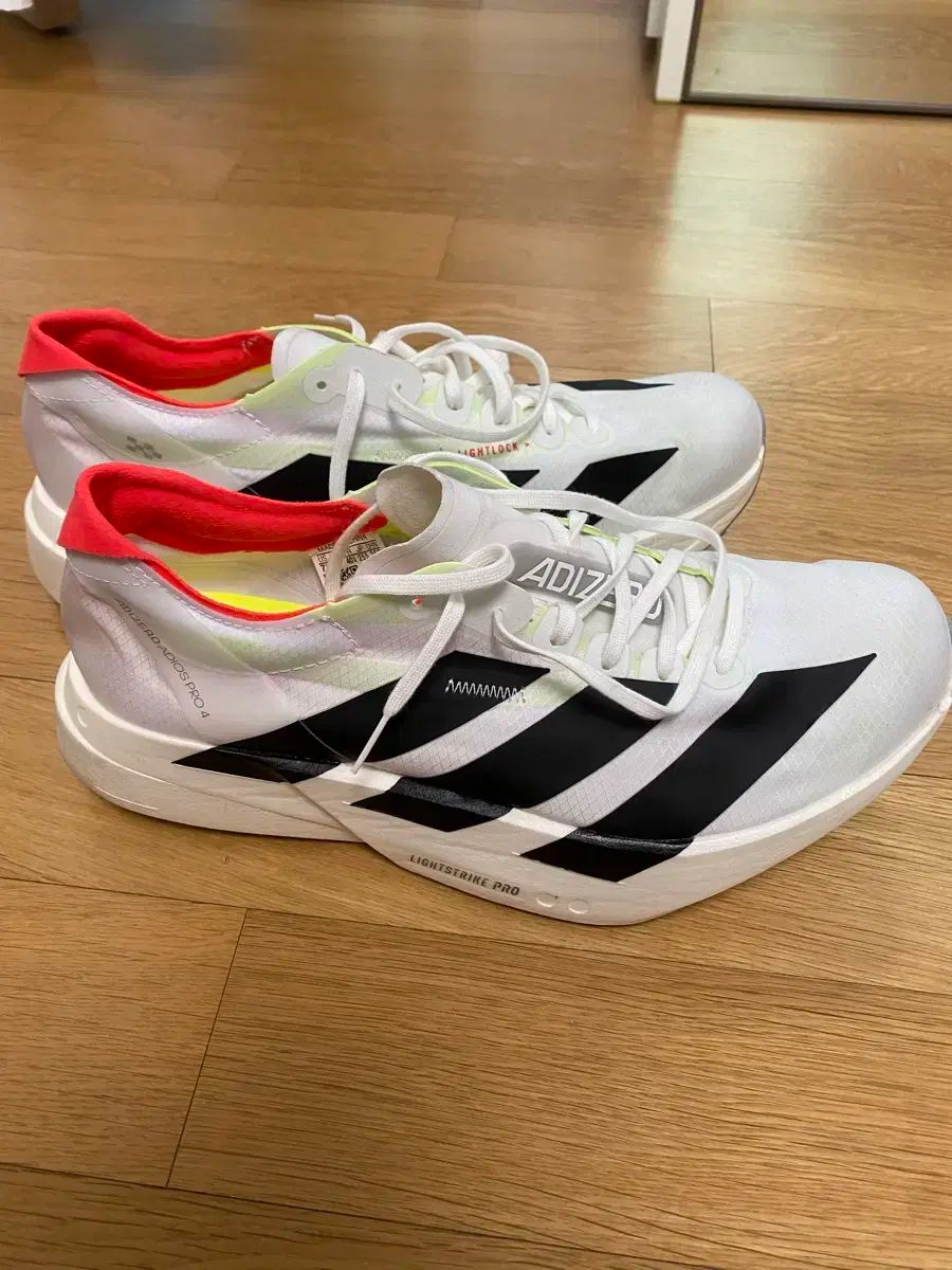 アディダスアディオスプロ4 255