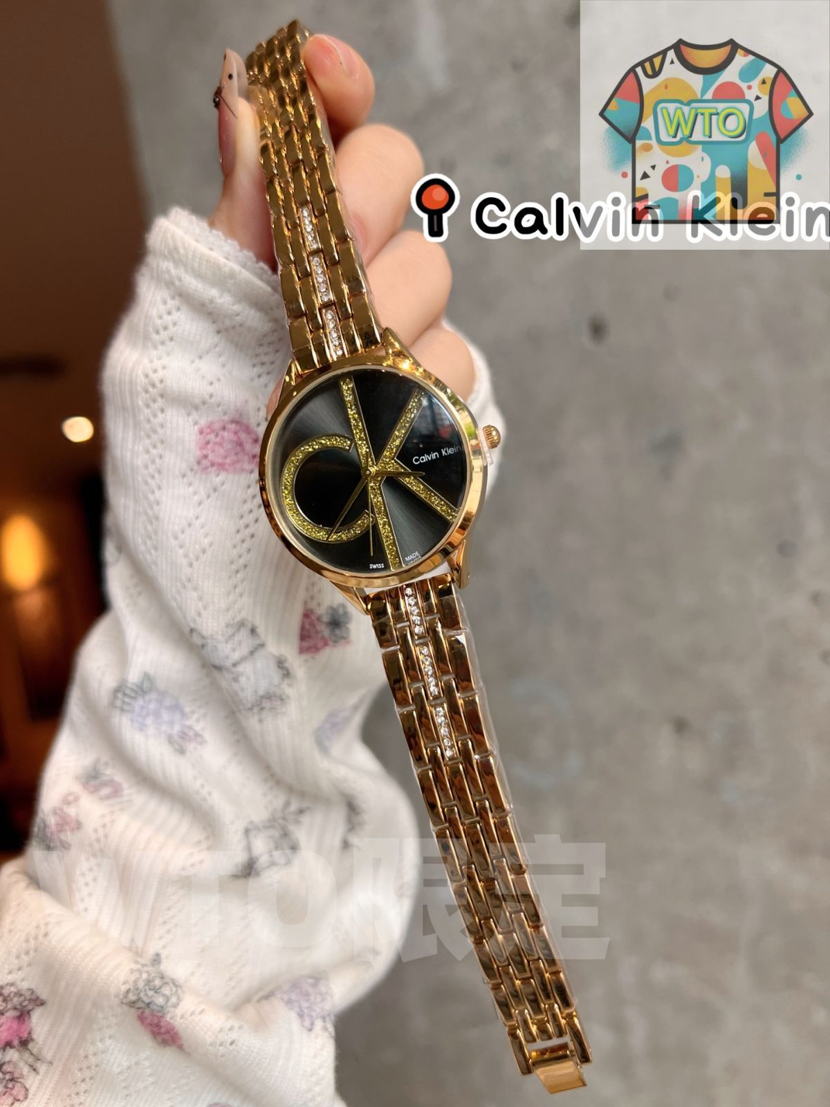 ブレスレット型バンドを特徴とする